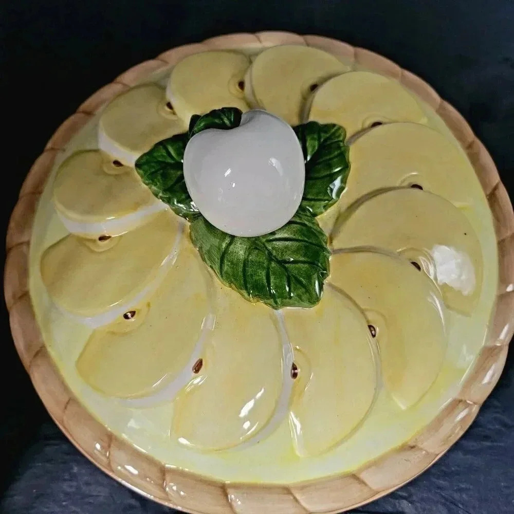 VTGCeramic Covered ApplePie Keeper Plate w/Lid & recipe on plate,Great Condition